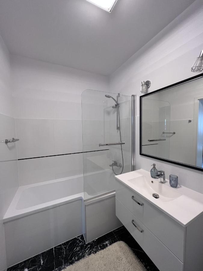 Apartament Z Tarasem Na Osiedlu Rakownica Jelenia Góra Eksteriør billede